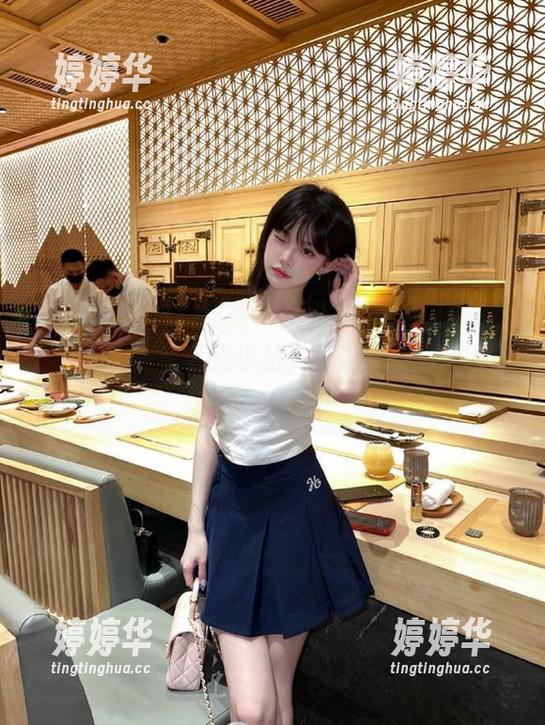 如何挑一件张家界婚纱？51吃瓜网的网页上有点小站，可以让你慢慢比价、挑选、想象……