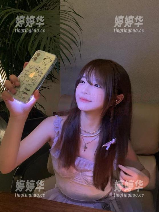 神秘的传送门，是否能带你通往“黑料不打烊”网站的沙龙？